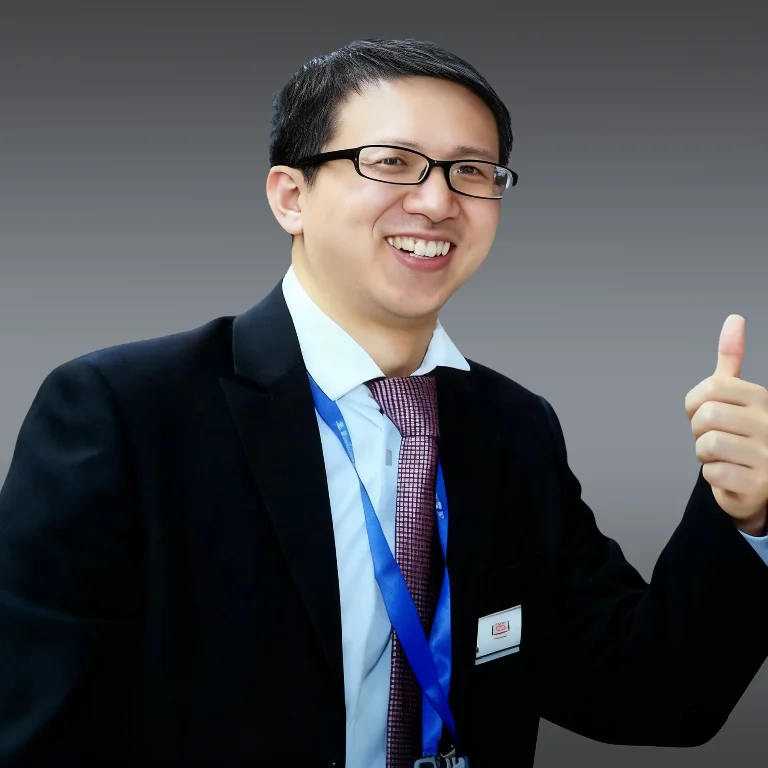 RMM sales representative meeting customers in Mexico and other American regions, showcasing corrugating roll solutions.