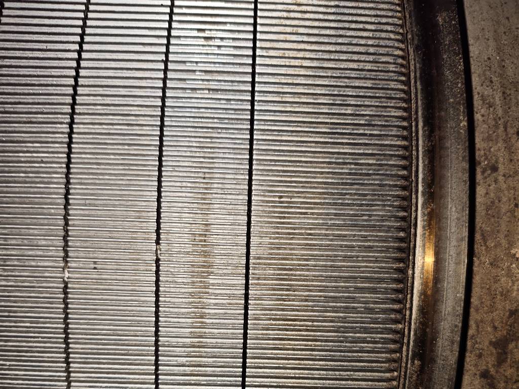 Worn out corrugating roll surface