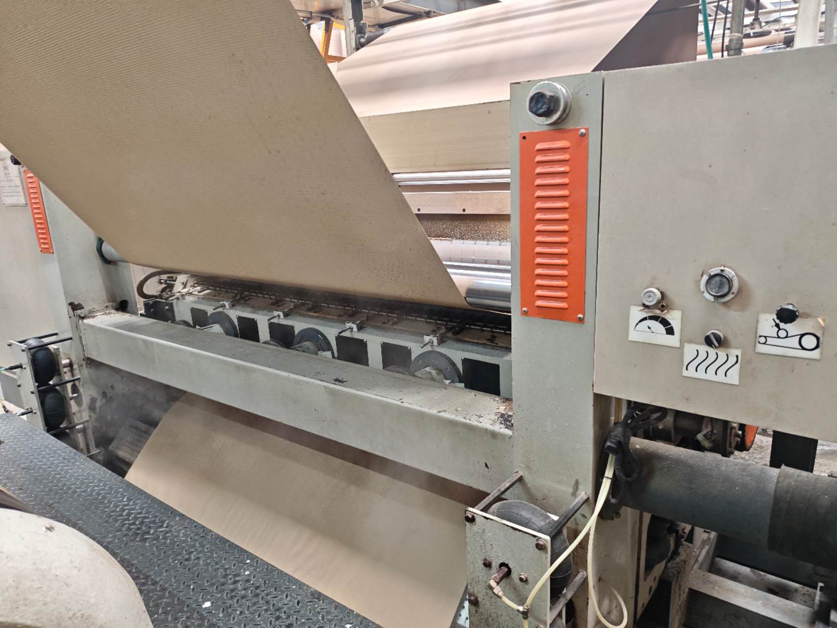 Corrugated board production line counter