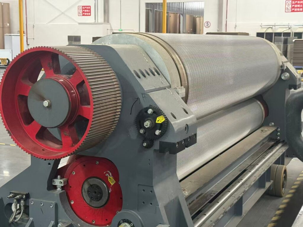 Single facer machine using corrugating rolls to form precise flutes on corrugated board