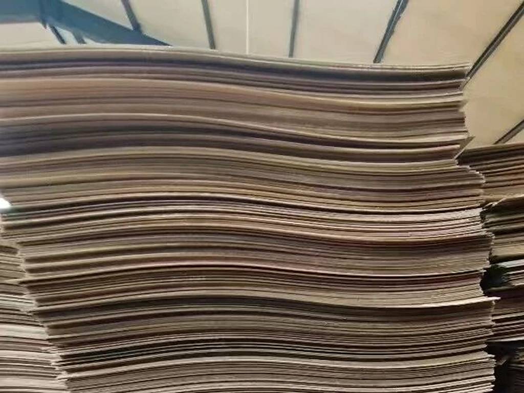S-Shaped Warp in Corrugated Board S-Shaped Warp in Corrugated Board