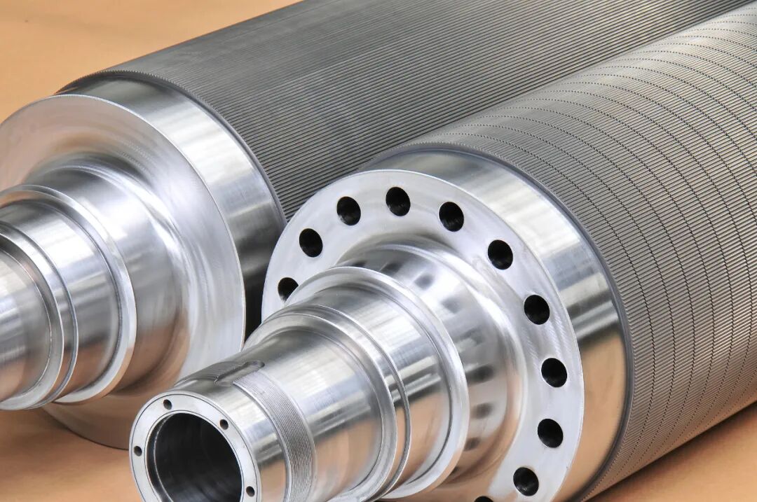 images/doctor-roll Close-up of two corrugating rolls