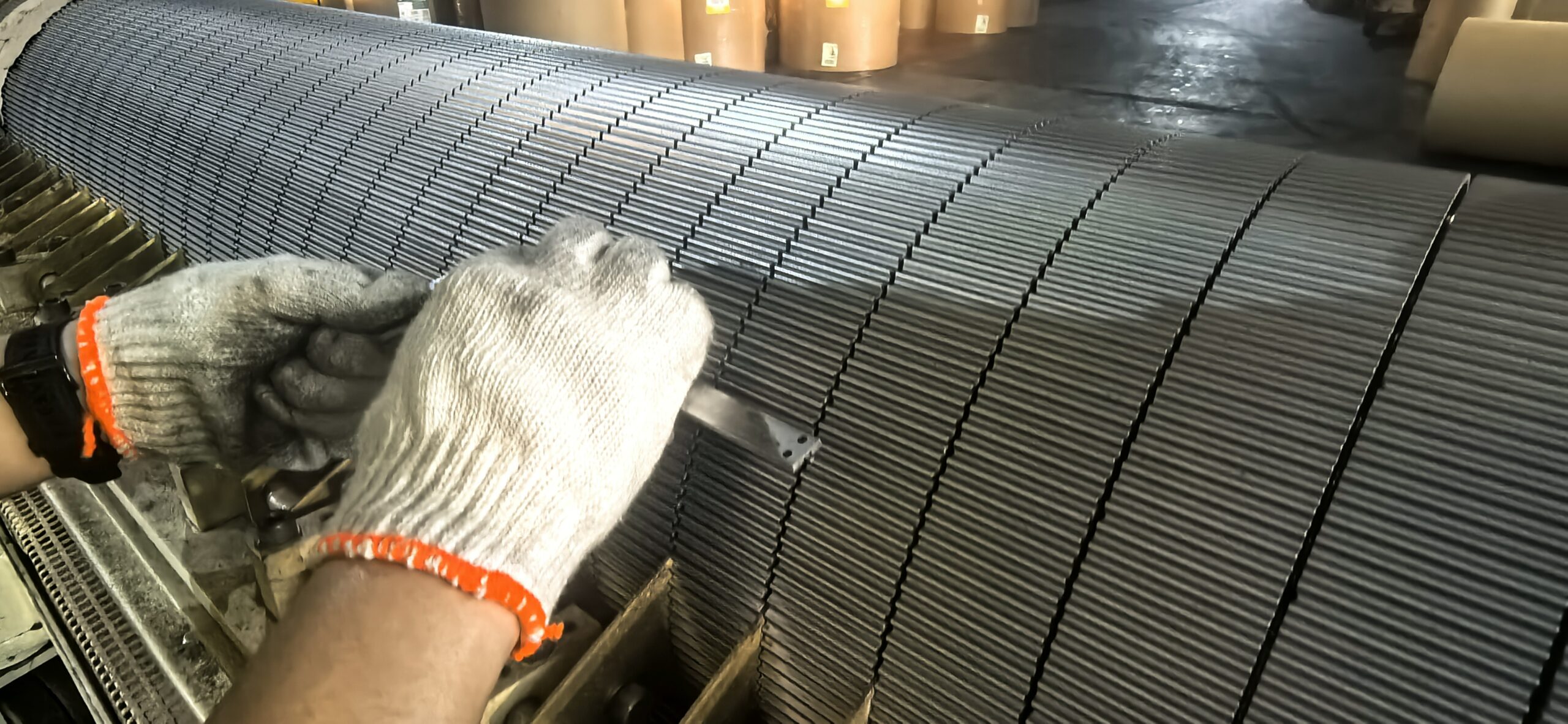 Corrugating roll deformation and wear