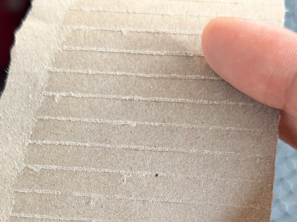 Uneven glue application on corrugated board